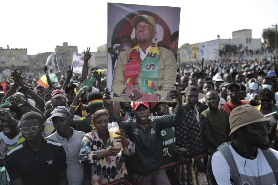 Sénégal : Ousmane Sonko bloqué chez lui, tirs de lacrymogènes sur des députés à Dakar