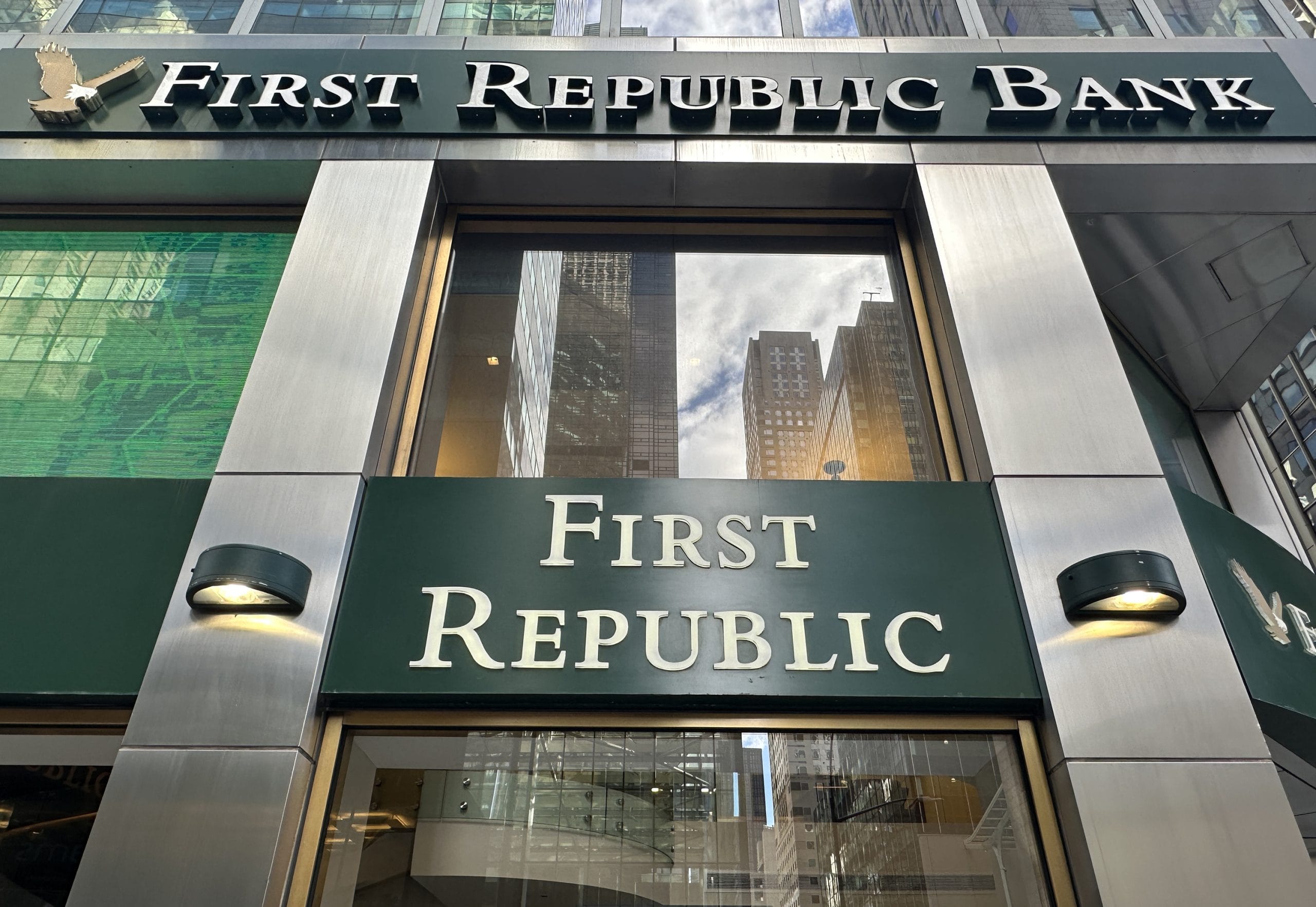 Après le Credit Suisse, First Republic est aujourd'hui menacée de ruine