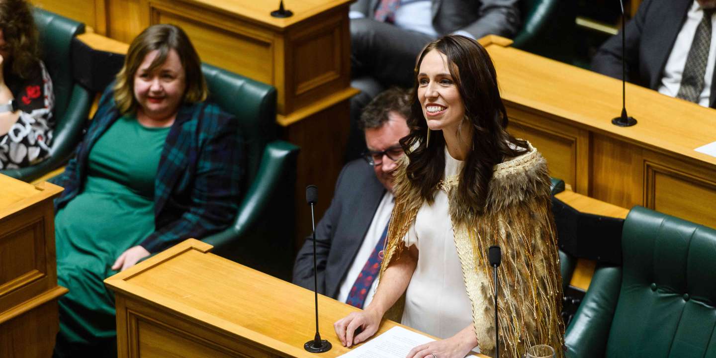 L’ancienne première ministre néo-zélandaise, Jacinda Ardern, face au Parlement.