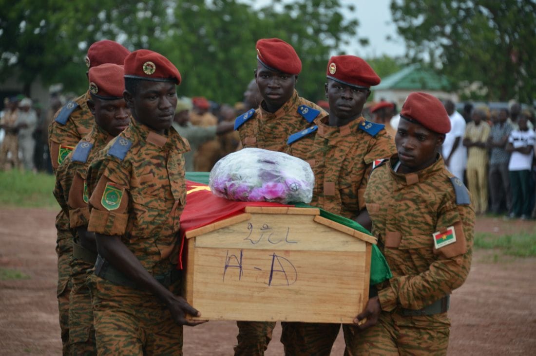 Le Burkina Faso endeuillé par de nouveaux décès, malgré la «mobilisation générale» 1 burkina faso attaque terroriste deuil