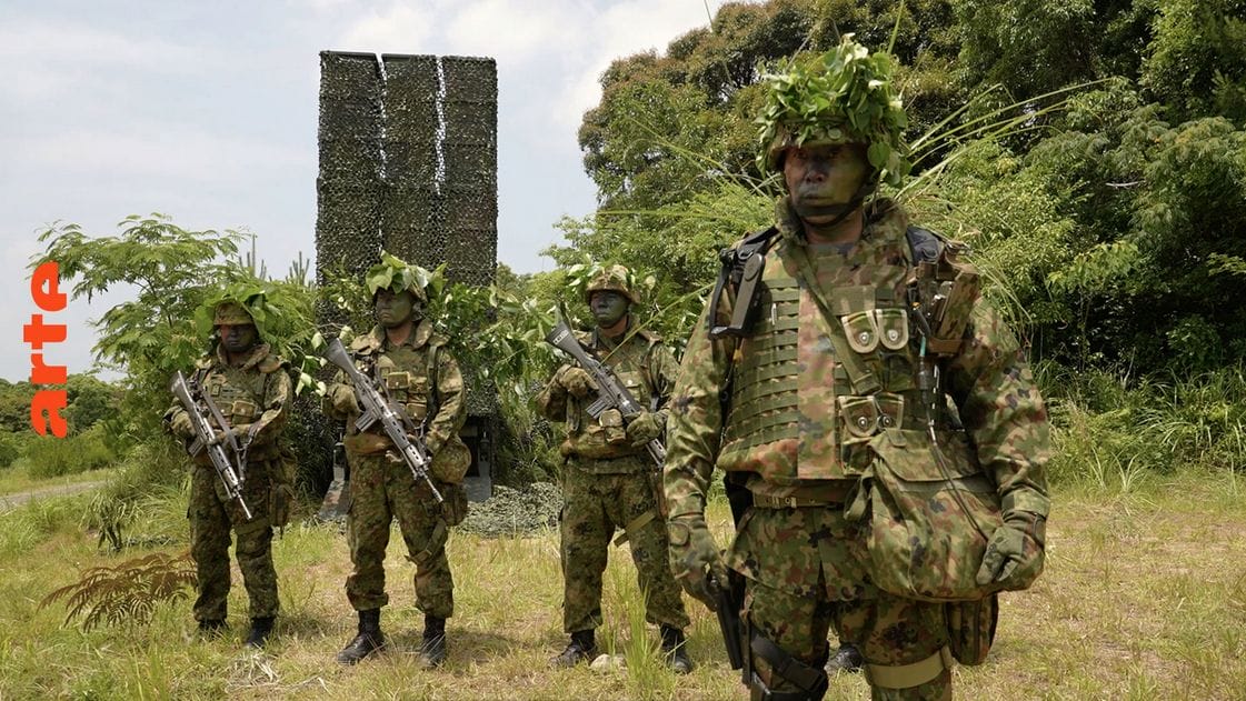 Des soldats japonais dans la jungle de Nagasaki.