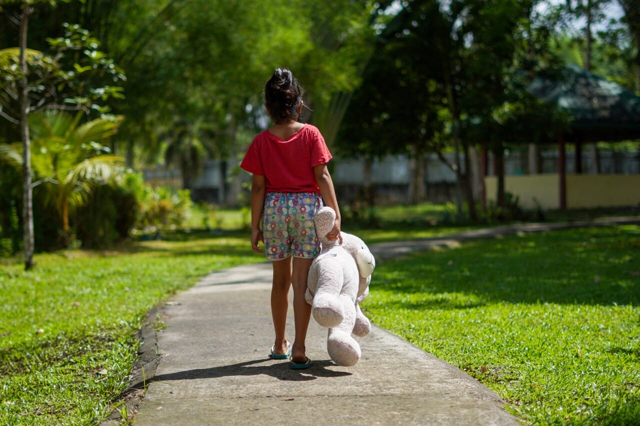 Plusieurs milliers d’enfants philippins sont exploités pour assouvir les pulsions criminelles de pédophiles occidentaux, en échange de transactions financières.
