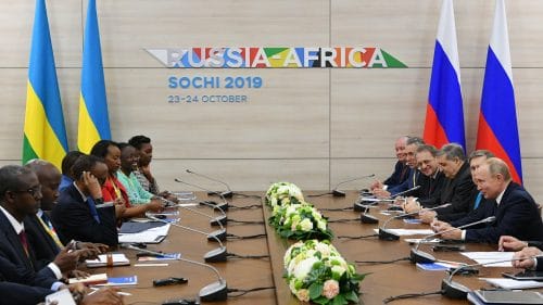 Le deuxième sommet Russie-Afrique se tiendra du 23 au 24 juillet 2023 à Saint-Pétersbourg. Contrairement à sa première édition, tout en espérant qu’elle donnera "un nouvel élan" à la coopération russo-africaine, la seconde édition aura un véritable programme humanitaire dans les domaines de la science, de la culture, du rôle des médias ou encore du sport, a affirmé Oleg Ozerov, chef du secrétariat du Forum du Partenariat Russie–Afrique auprès du ministère russe des Affaires étrangères. 