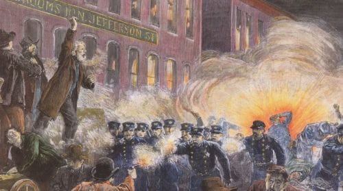 L'émeute de Haymarket Square à Chicago (attentat contre des policiers) le 4 mai 1886. 