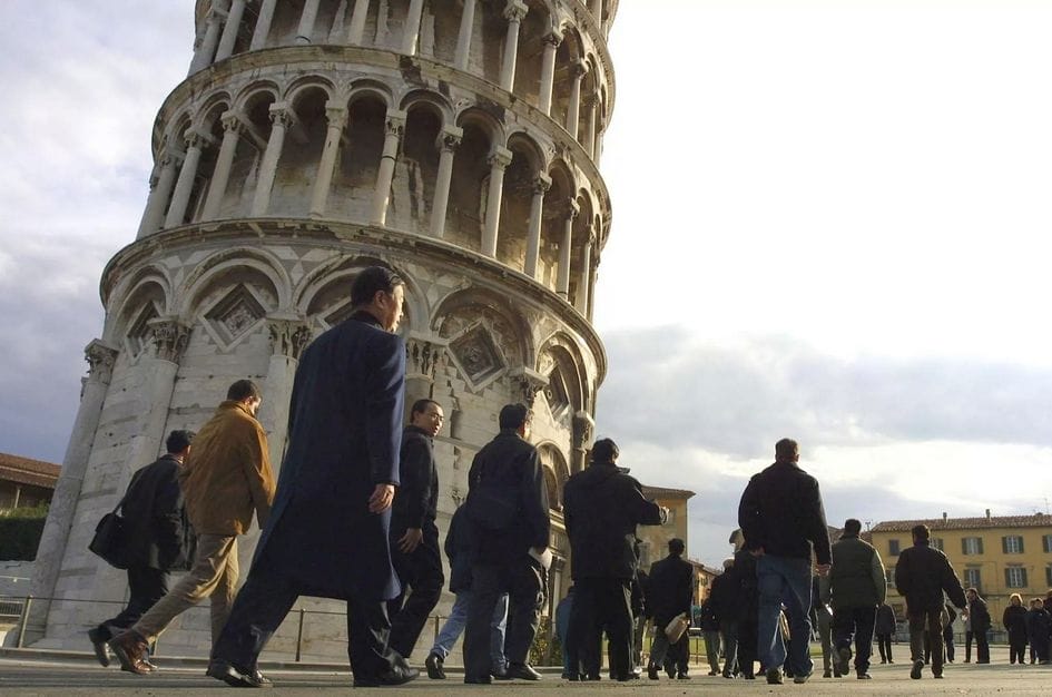 En Italie, la Tour de Pise se redresse toute seule !