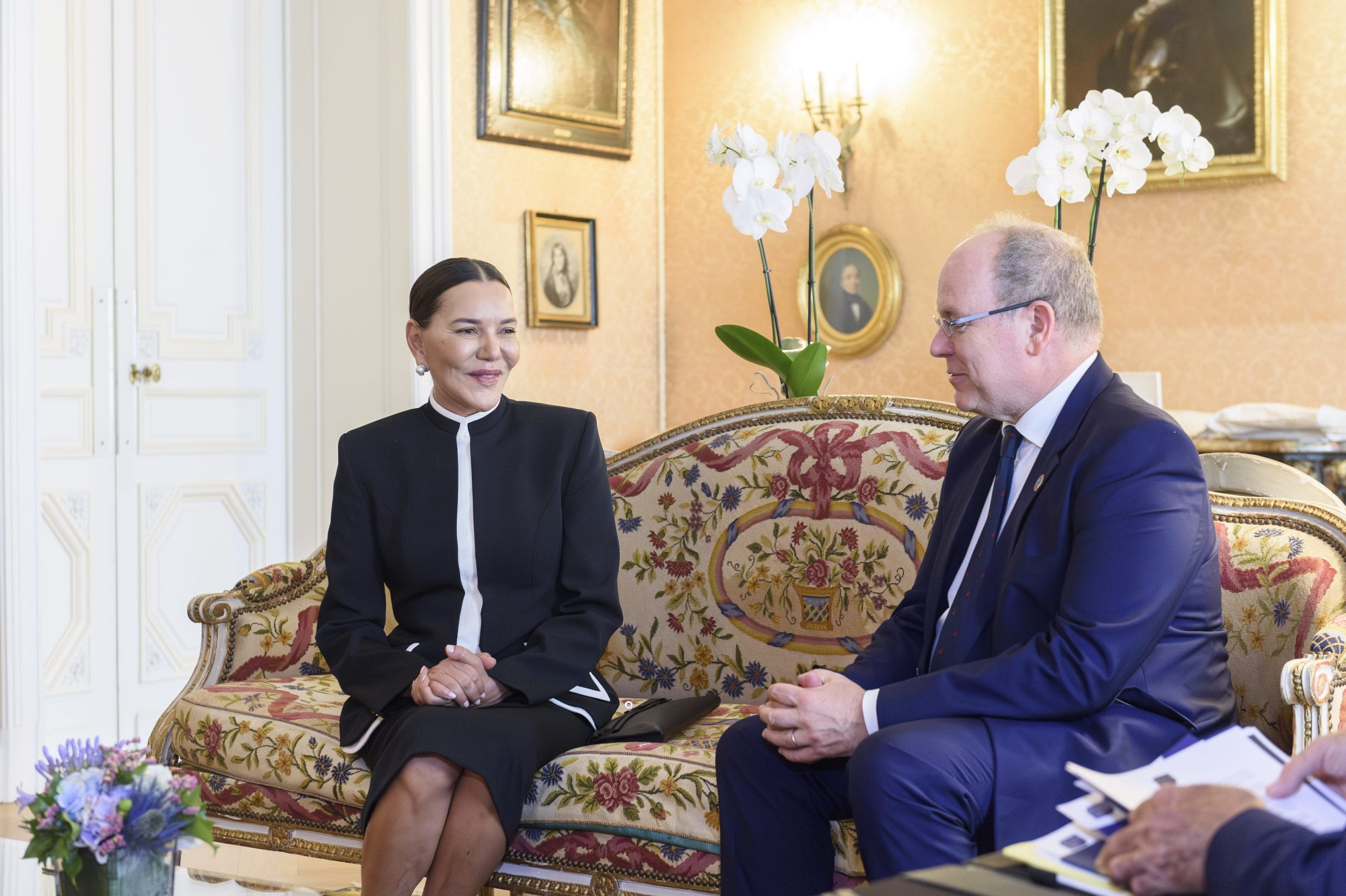 À Monaco, Lalla Hasnaa s’entretient avec le Prince Albert II et visite le Musée océanographique