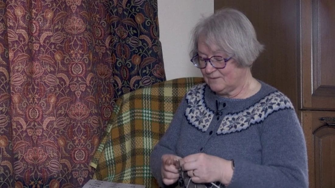 Hazel Tindall, la tricoteuse la plus rapide du monde est &eacute;cossaise