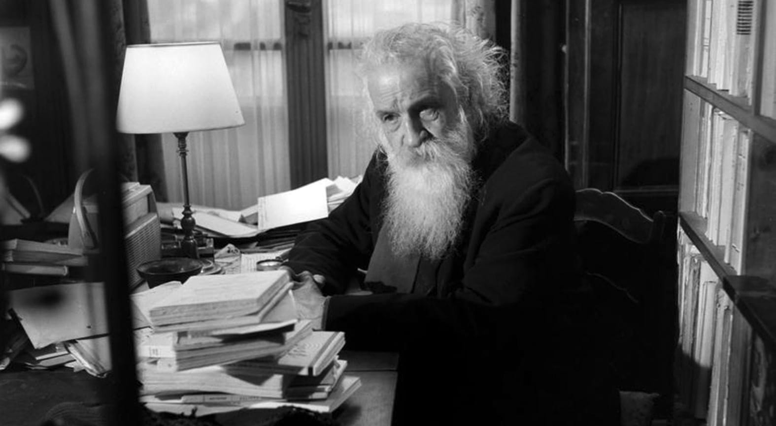 Qui était Gaston Bachelard ?