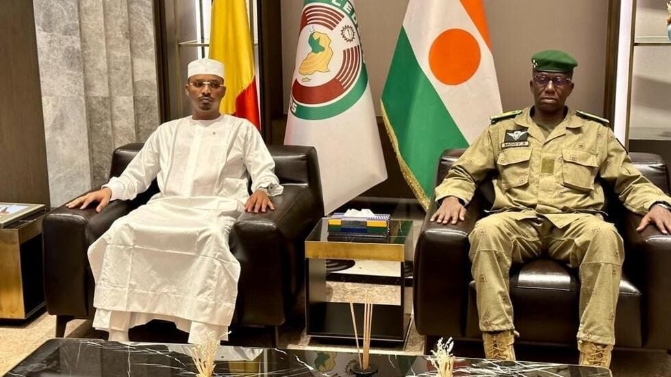 Le président tchadien Mahamat Déby a été reçu à Niamey par l'ancien chef d'état-major des armées du Niger, le général Salifou Mody