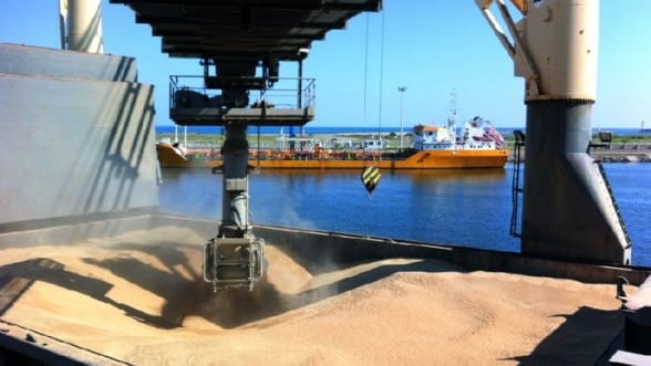 D&eacute;barquement du bl&eacute; dans un port