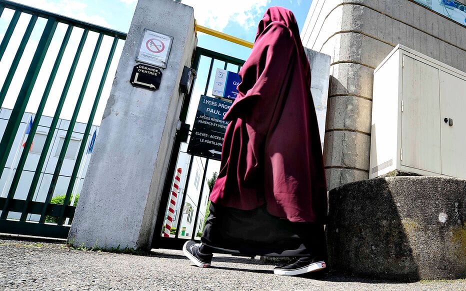 France : interdiction de l'abaya à l'école