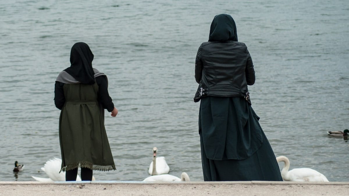 abaya-Par-pixarno-min