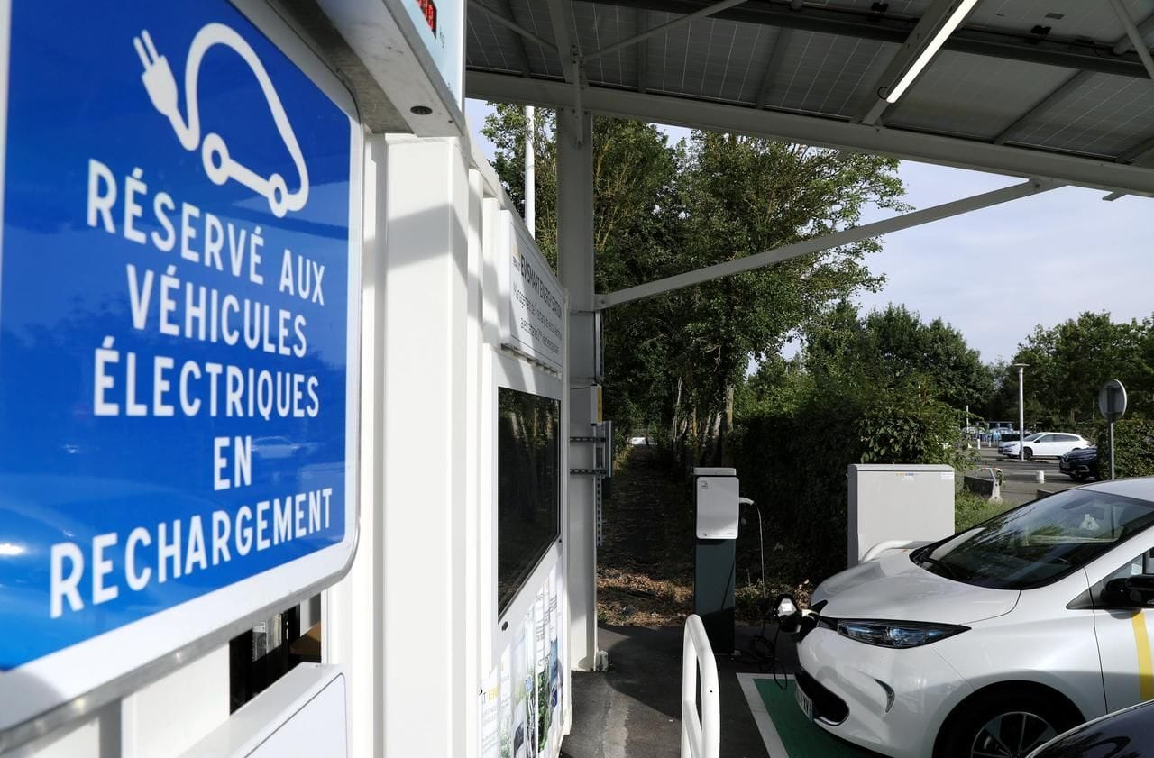 Automobile : le diesel repasse devant l’électrique sur le marché européen