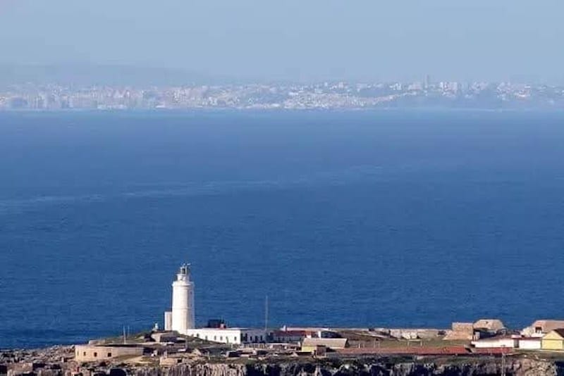 La ville de Tanger aperçue à l'œil nu depuis Tarifa