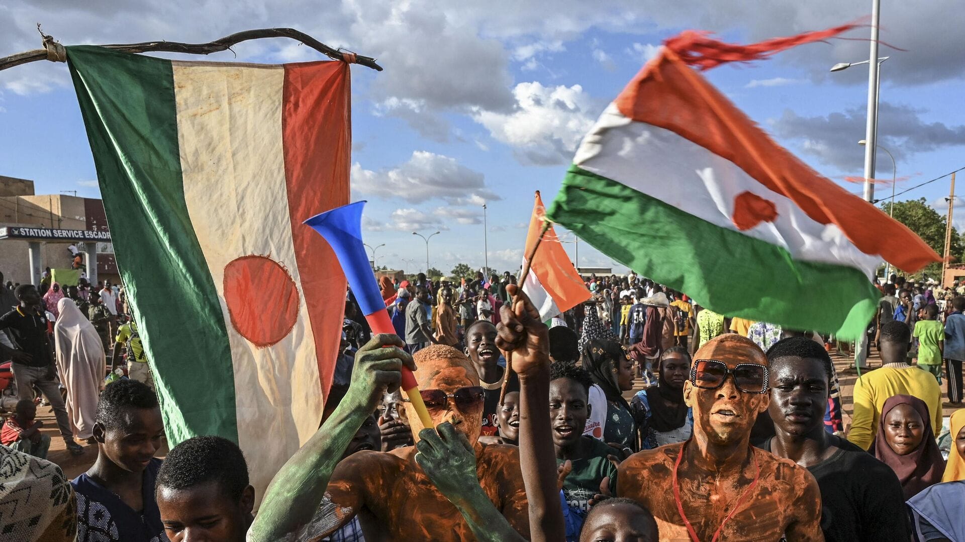 A Niamey, des Nigeriens célèbrent le départ de l'ambassadeur français