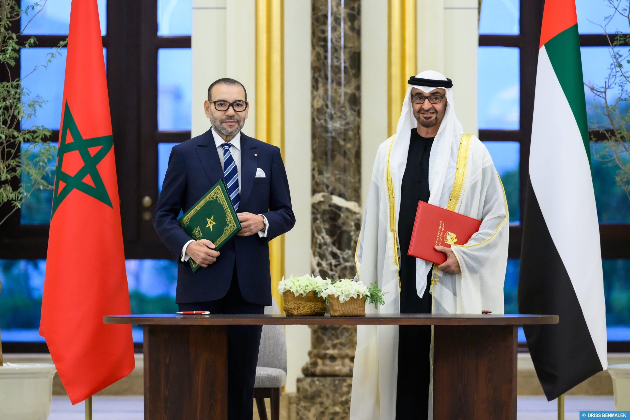 Le Roi et Mohammed Ben Zayed signent la déclaration de partenariat Maroc-Émirats Arabes Unis Le Roi et Mohammed Ben Zayed signent la déclaration de partenariat Maroc-Émirats Arabes Unis