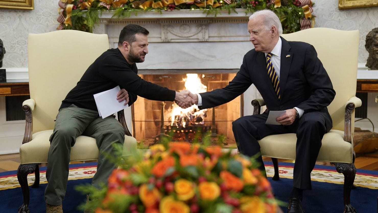 Biden : l’arrêt de l’aide à l’Ukraine serait un «cadeau de Noël» pour Poutine