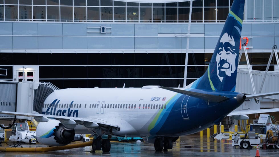 Les inspections de Boeing 737-9 se multiplient après l'incident sur un vol d'Alaska Airlines