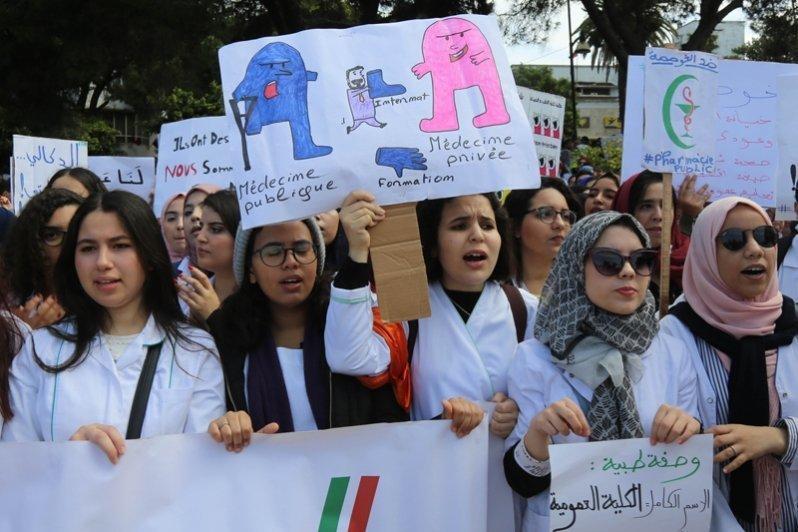 Des ministères réagissent à la grève des étudiants en médecine