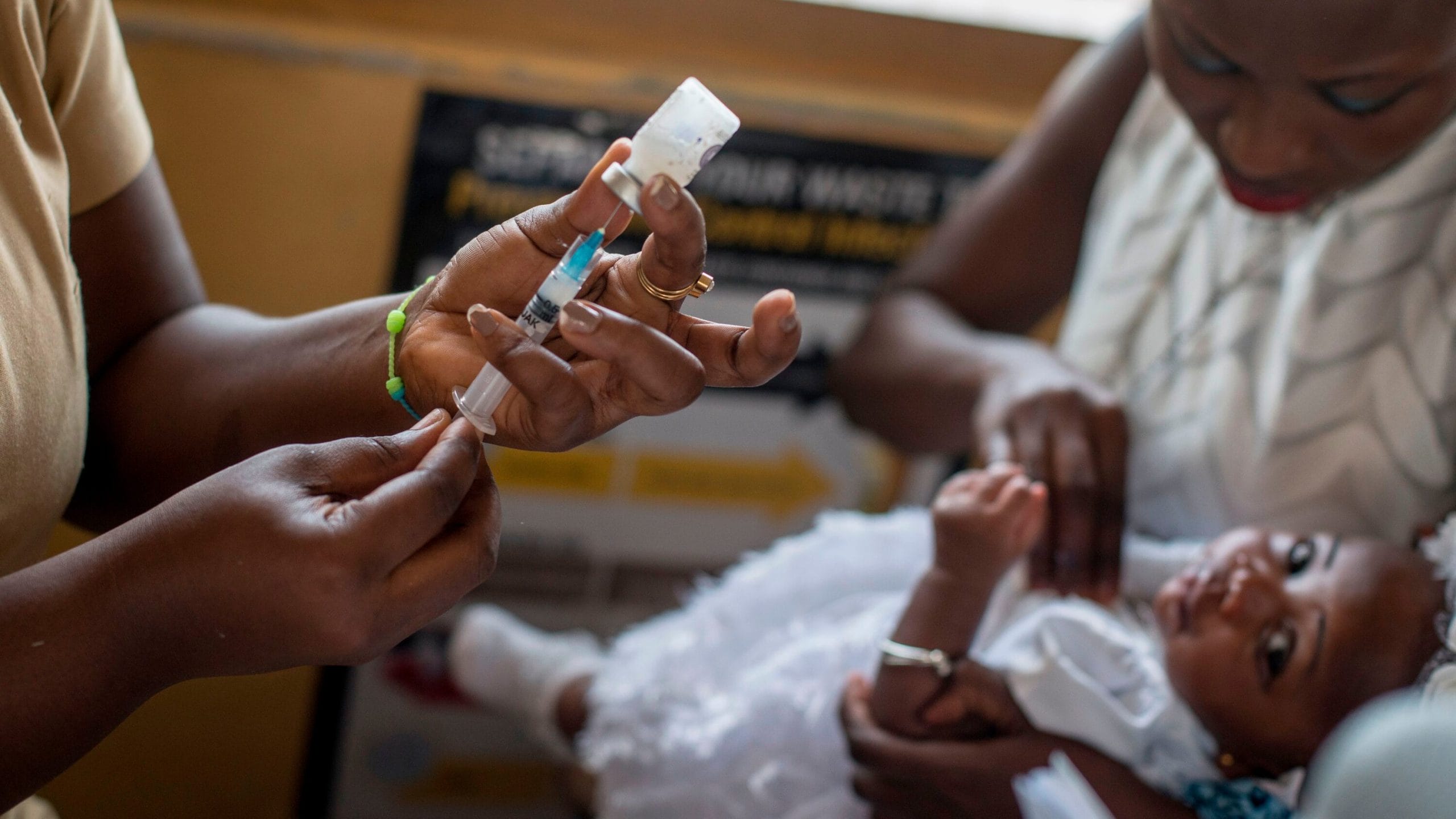 Le Cameroun lance la première campagne mondiale de vaccination de masse contre le paludisme