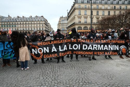 Loi immigration française : le Conseil des Sages tranche, la droite dénonce un «abus» 