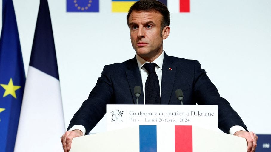 Macron entame les consultations en vue de nommer un Premier ministre