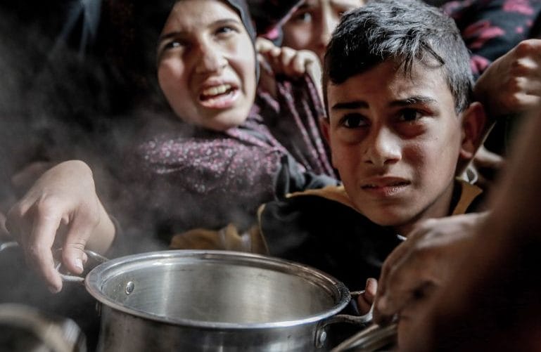 Israël autorise l’entrée de camions d’aide humanitaire à Gaza