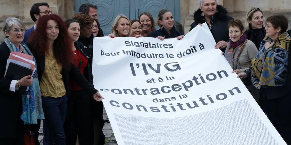 France : le droit à l'avortement désormais inscrit dans la Constitution