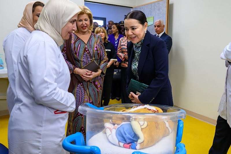 Lalla Asmae et la première dame de Côte d’Ivoire inaugurent à Rabat le centre de diagnostic et de réhabilitation de l’audition