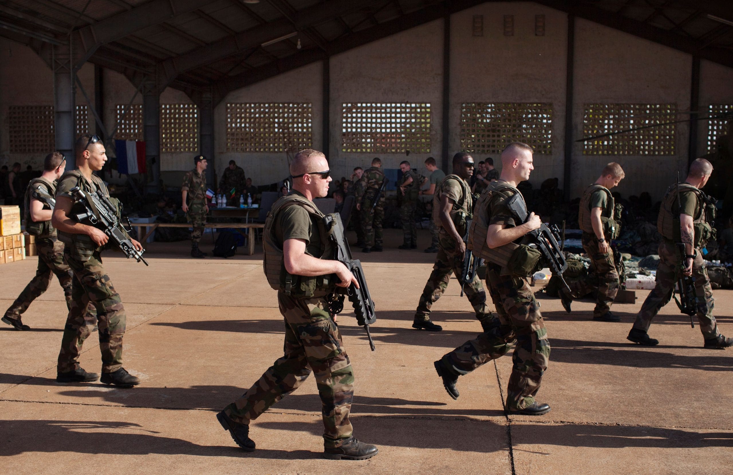 Pourquoi la France se réarme massivement ?