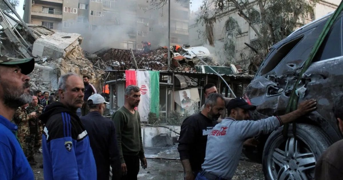 Israël frappe l'Iran, le monde craint la réplique