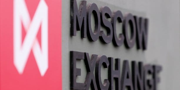 La Bourse de Moscou suspend les transactions en dollars et en euros