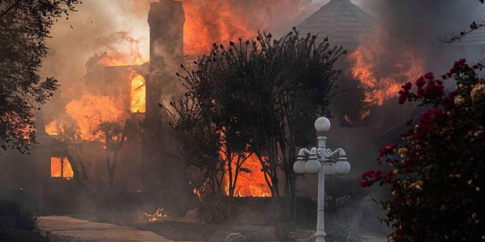 Canada : une ville touristique en partie détruite par un incendie