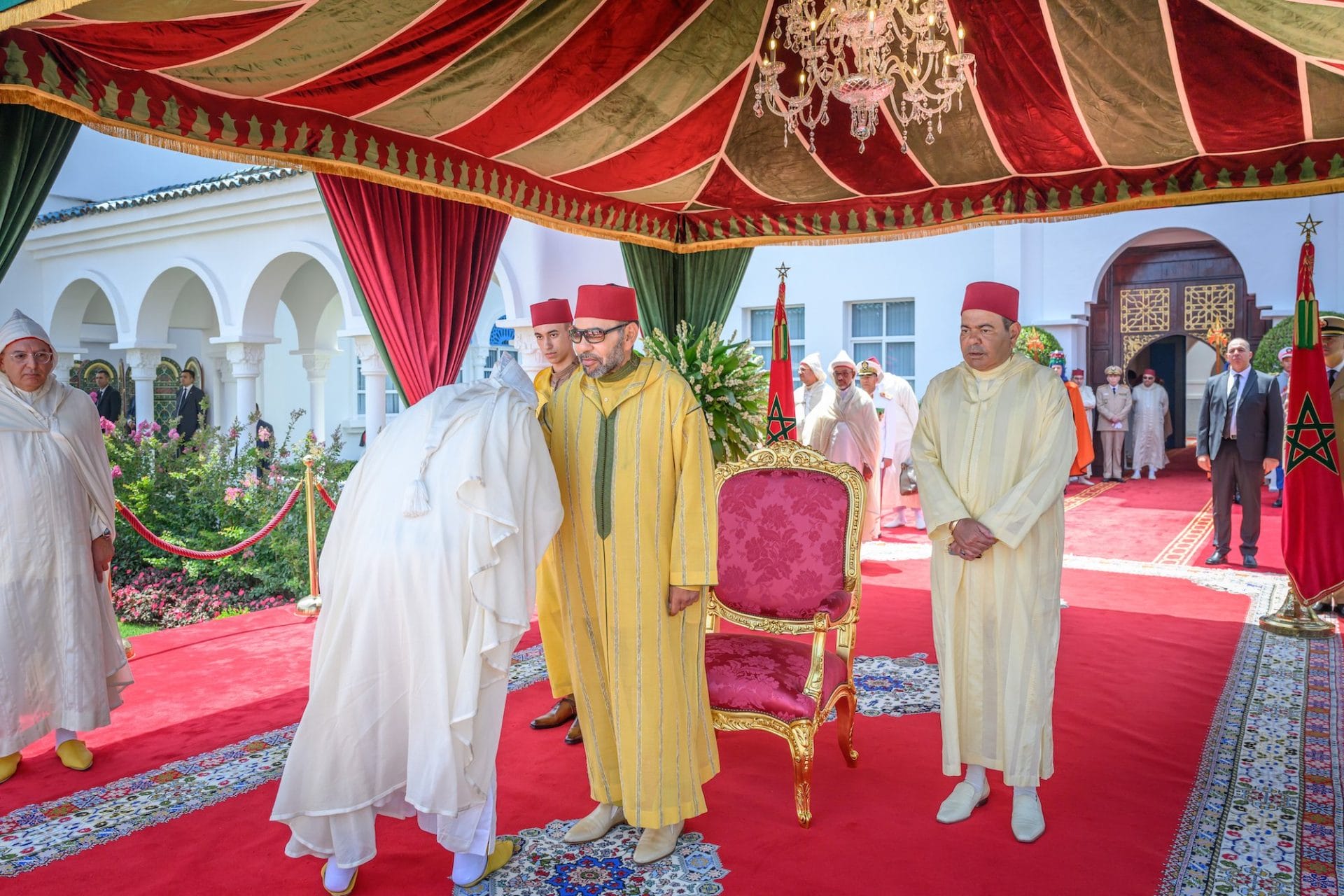 Fête du Trône : le Roi préside une réception à M’diq