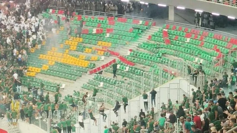 Algérie : un supporter du Mouloudia décède après une chute