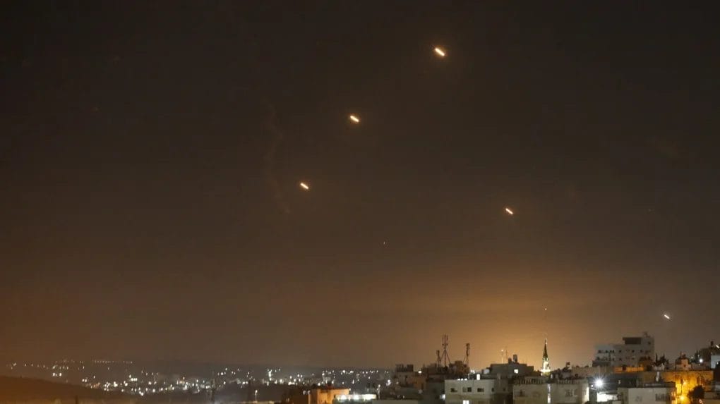 Escalade de tensions : l’Iran tire des missiles sur Israël Escalade de tensions : l'Iran tire des missiles sur Israël