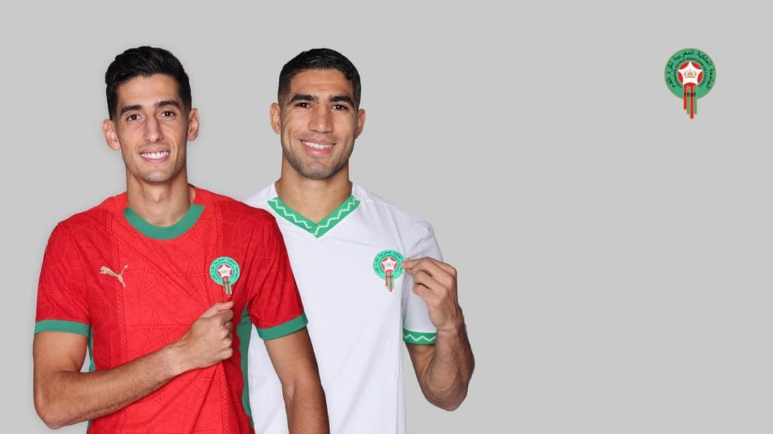 Aguerd et Hakimi avec les nouveaux maillots du Maroc. DR