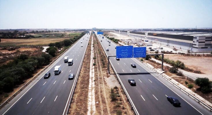 Trafic dense sur les autoroutes du Maroc pendant les vacances scolaires