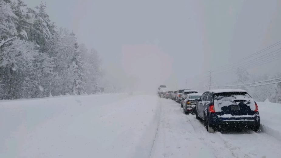 Ontario sous la neige : 16.000 foyers plongés dans le noir