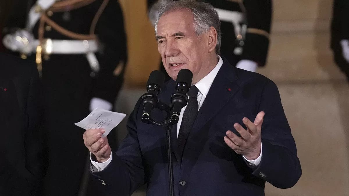 France : François Bayrou continue ses consultations tout en espérant éviter la censure