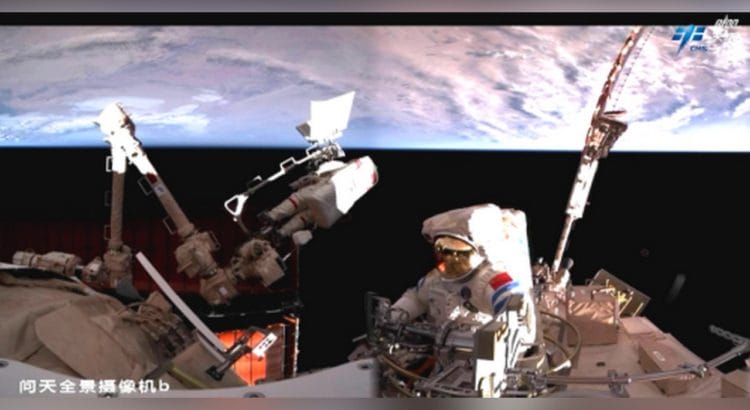 record sortie extravehiculaire chine lebrief.ma Deux astronautes chinois ont établi un nouveau record mondial de sortie extravéhiculair