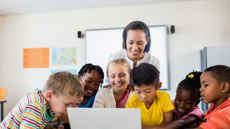 2025 : l’année européenne de l’éducation à la citoyenneté numérique