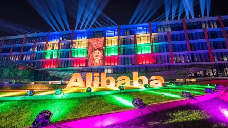 Alibaba défie DeepSeek avec une IA plus performante