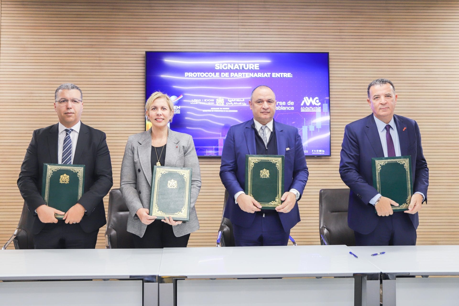 Signature de deux accords pour soutenir l'industrie marocaine avec le marché boursier