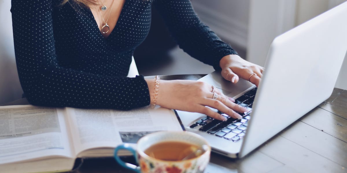 Le marché de travail accueille de plus en plus les jeunes