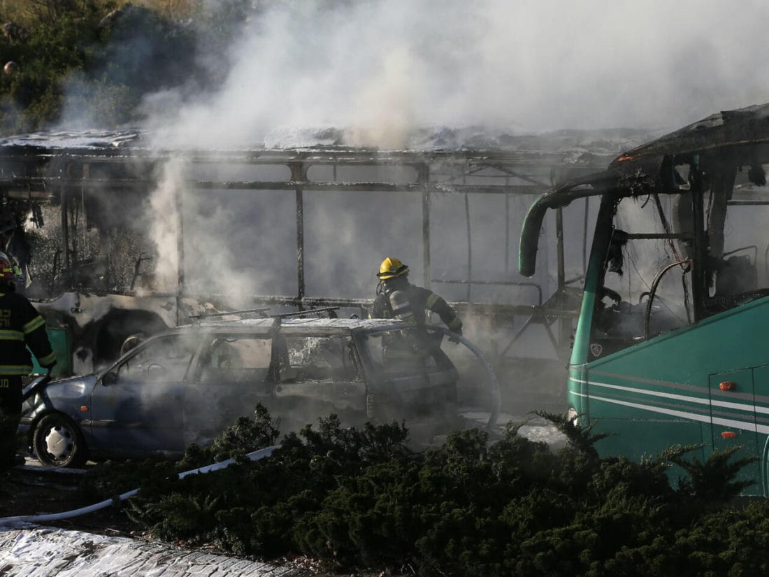 Plusieurs explosions visent des bus en Israël