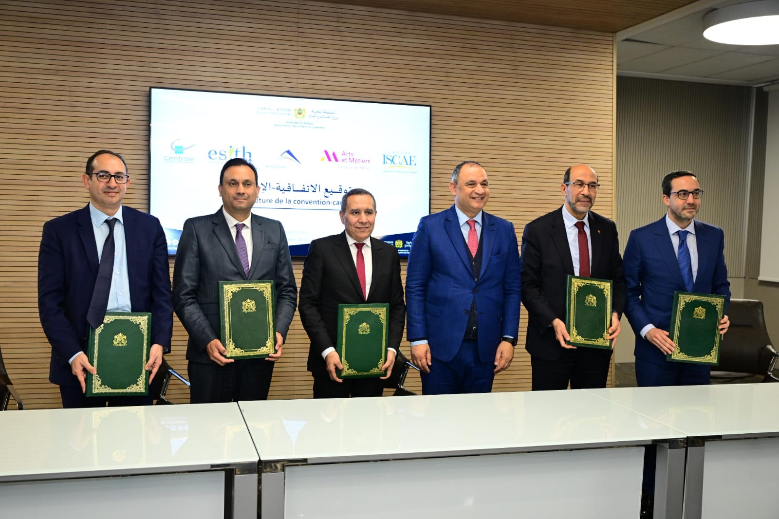 Éducation: un partenariat public privé pour booster la formation et l'innovation industrielle