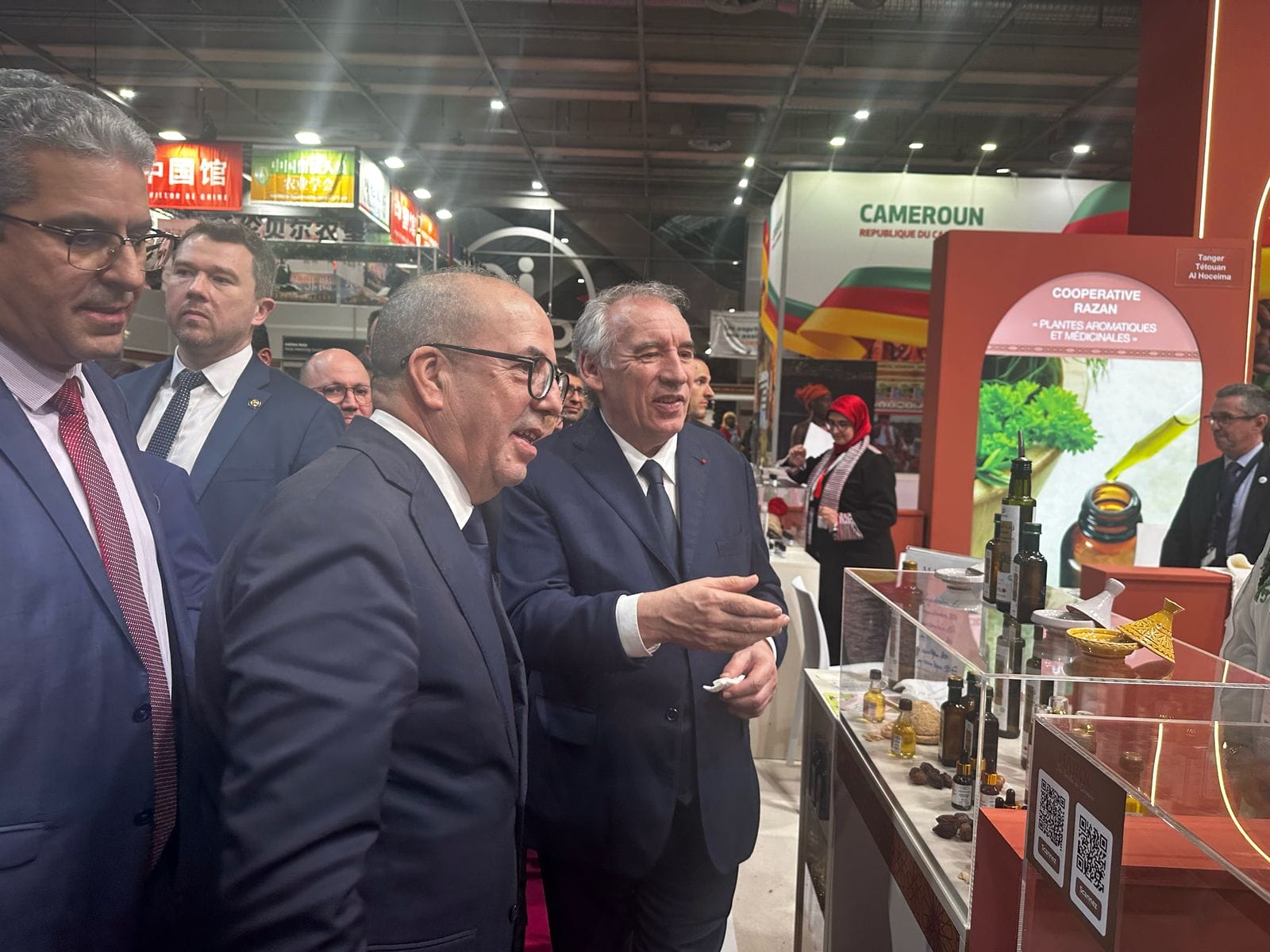 SIA 2025 : François Bayrou en visite au pavillon marocain