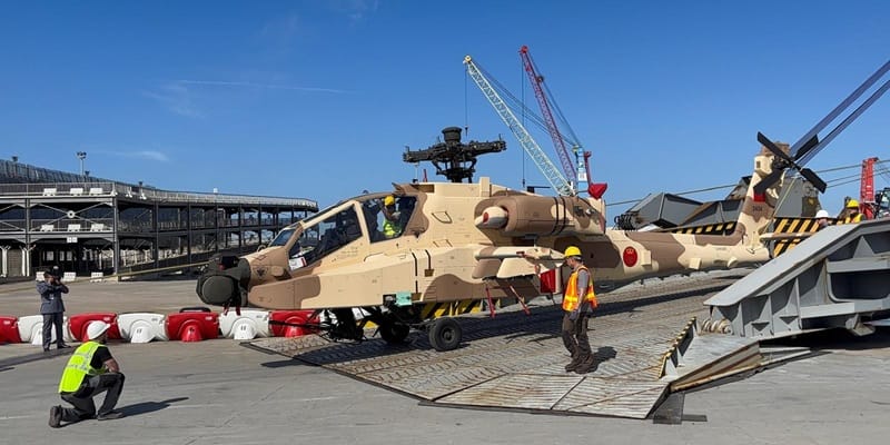 Le Maroc reçoit ses premiers hélicoptères Apache AH-64E