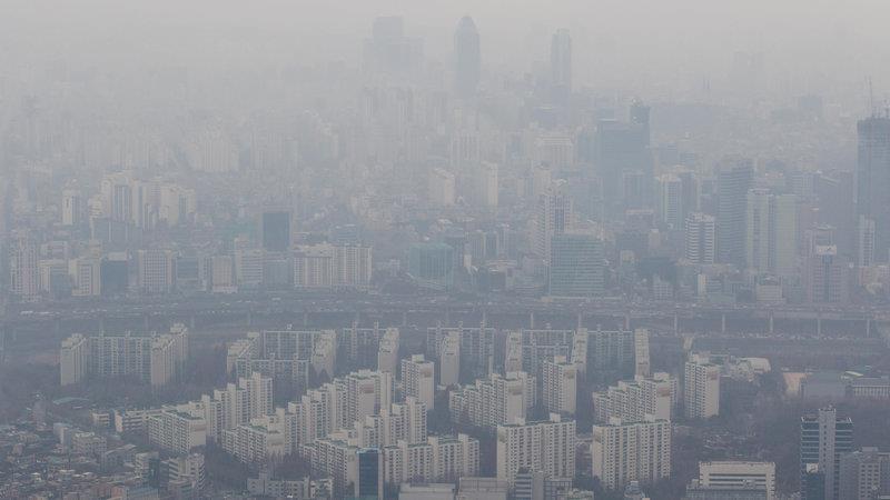 Séoul suffoque : restrictions face à la pollution